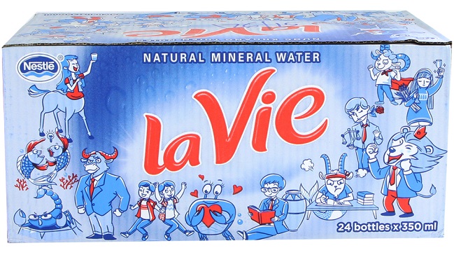 1 thùng nước khoáng Lavie giá bao nhiêu tiền?