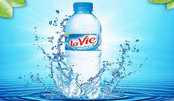Giá bán 1 chai nước uống Lavie 500ml bao nhiêu tiền?