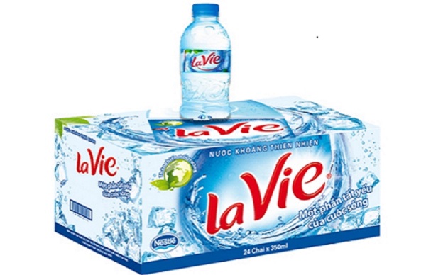 Giá 1 thùng nước suối Lavie 350ml bao nhiêu tiền?